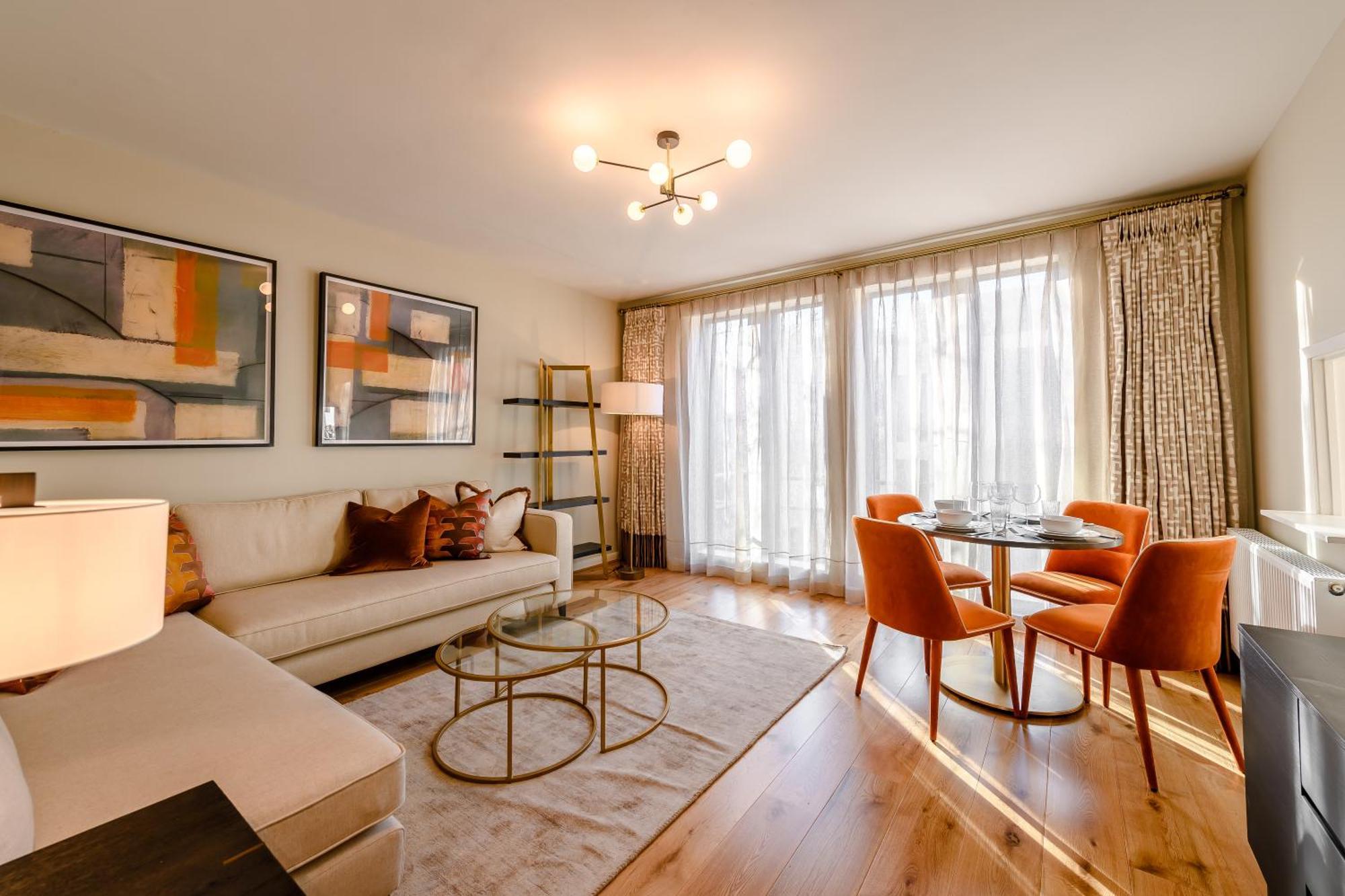 Pond Place Apartment